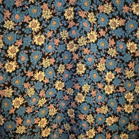 CeCe floral top, size Medium - Picture 5 of 9